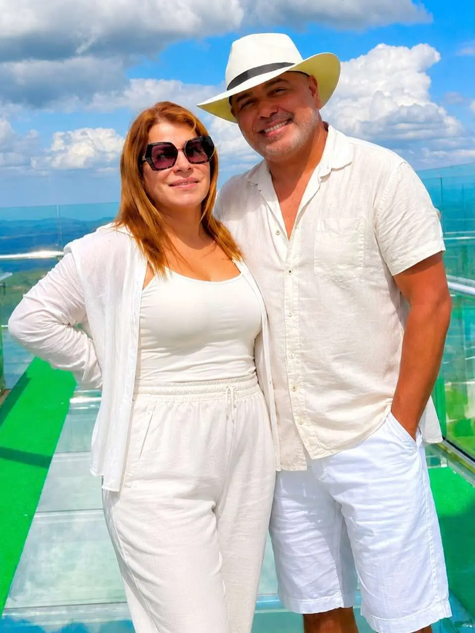 Imagem da notícia Cantor Rick, desaparecido após embarcar em helicóptero, é casado há mais de 40 anos 