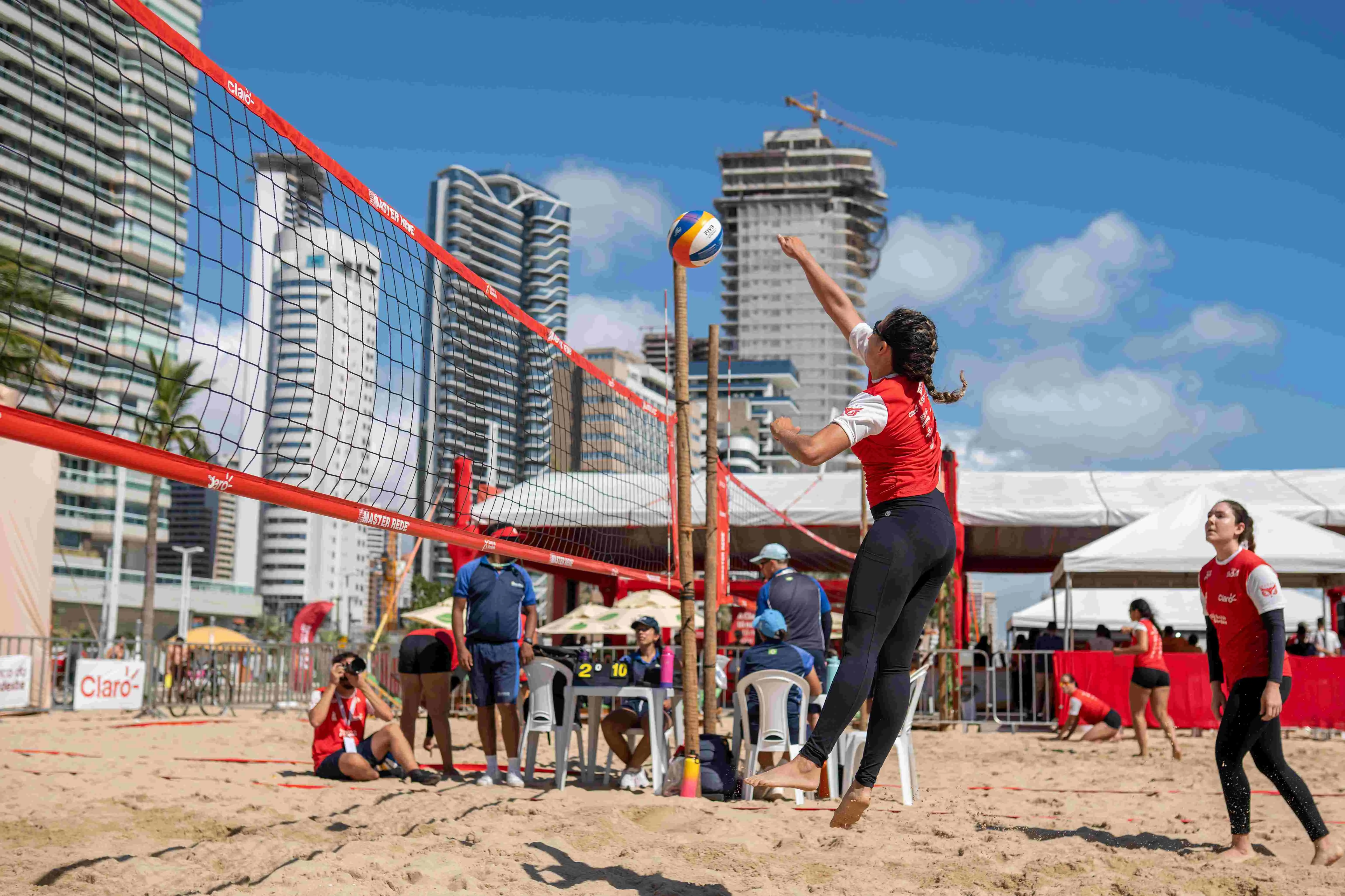 Imagem da notícia Fortaleza recebe 2ª edição do Circuito Solar Beach Sport com corrida e natação