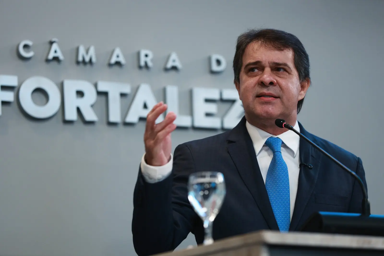 Imagem da notícia Evandro quer proibir publicidade de bets em locais públicos; projeto não tem data de envio à Câmara