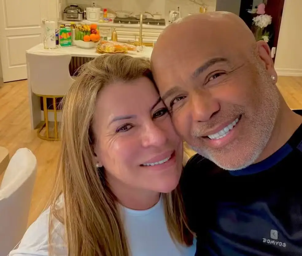 Imagem da notícia Viúva de Rick posta carta de despedida ao cantor: 'Não sei como continuar sem você'