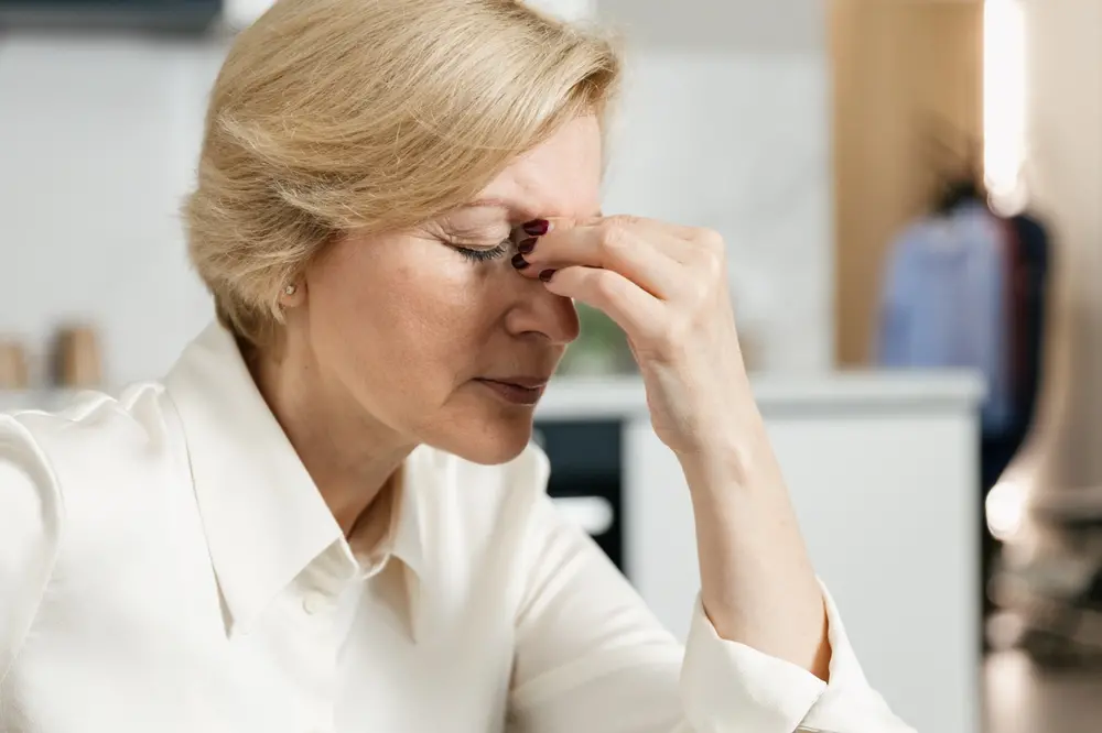 Imagem da notícia Saúde ocular feminina: por que a síndrome do olho seco é mais comum após os 40 anos?