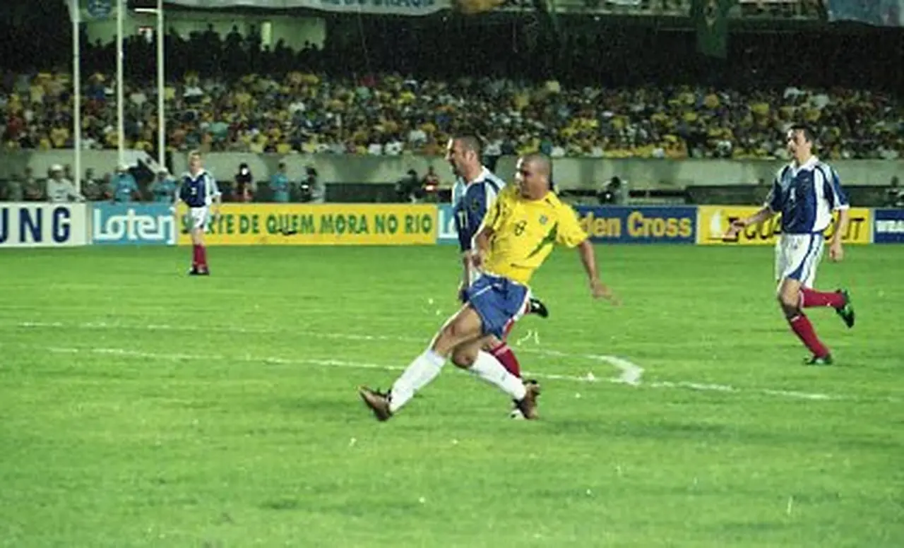 Imagem da notícia Ronaldo 50 anos: o Castelão viu o Fenômeno duas vezes pela Seleção Brasileira; Relembre