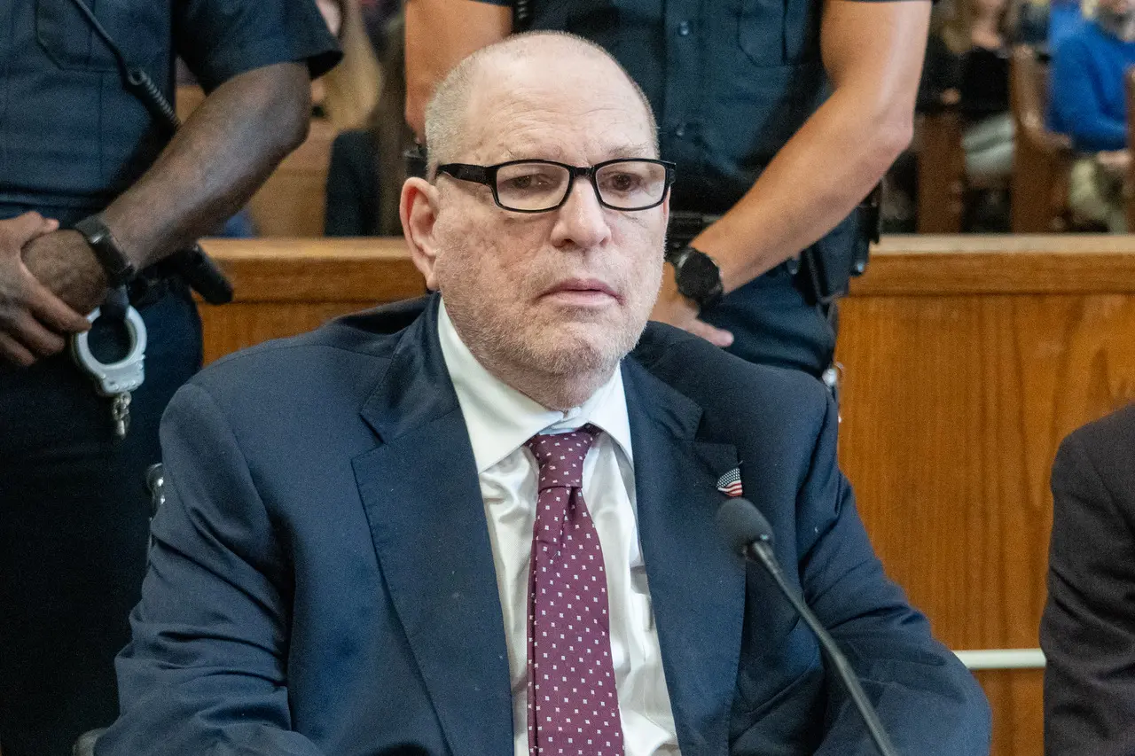 Imagem da notícia Harvey Weinstein é condenado a 15 anos de prisão por agressão sexual contra ex-assistente