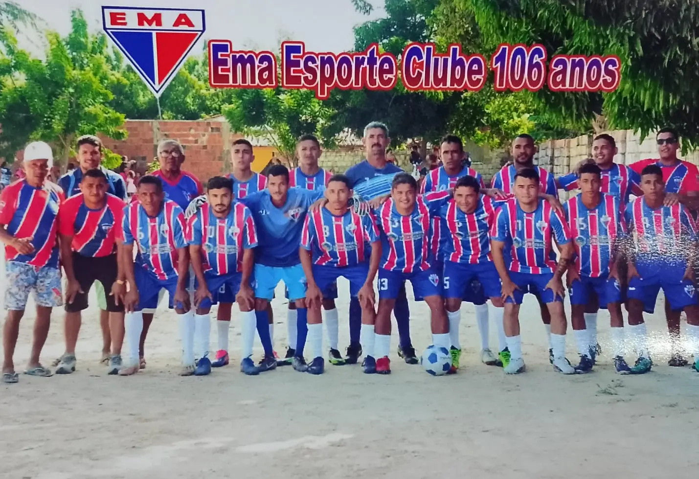 A equipe tem as cores e o símbolo inspirados no Fortaleza Esporte Clube.