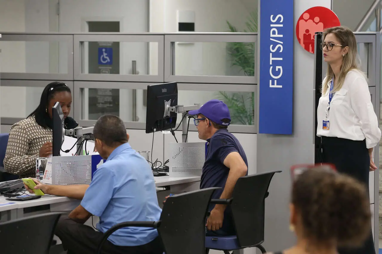 Imagem da notícia Antigo PIS/Pasep: Caixa libera pagamento de novo lote de dinheiro esquecido 