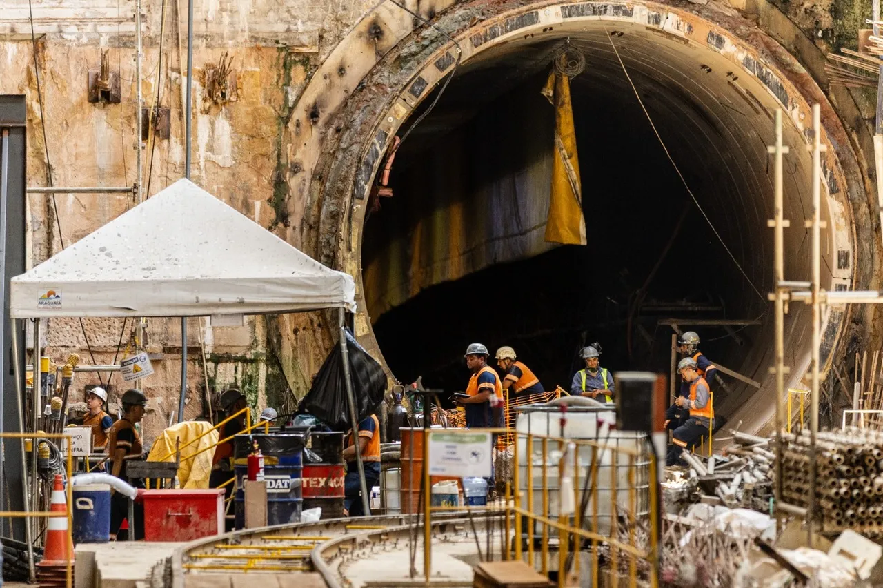 Túnel da Linha Leste.