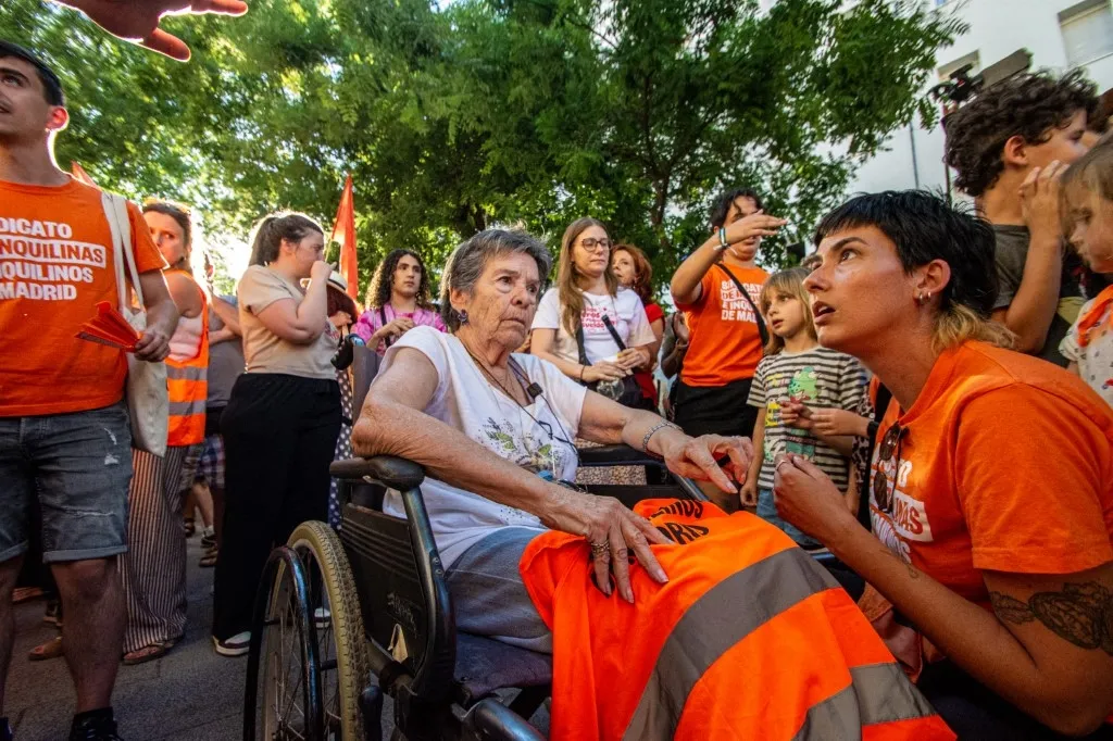 A Polícia Nacional da Espanha isolou a área e retirou os manifestantes.