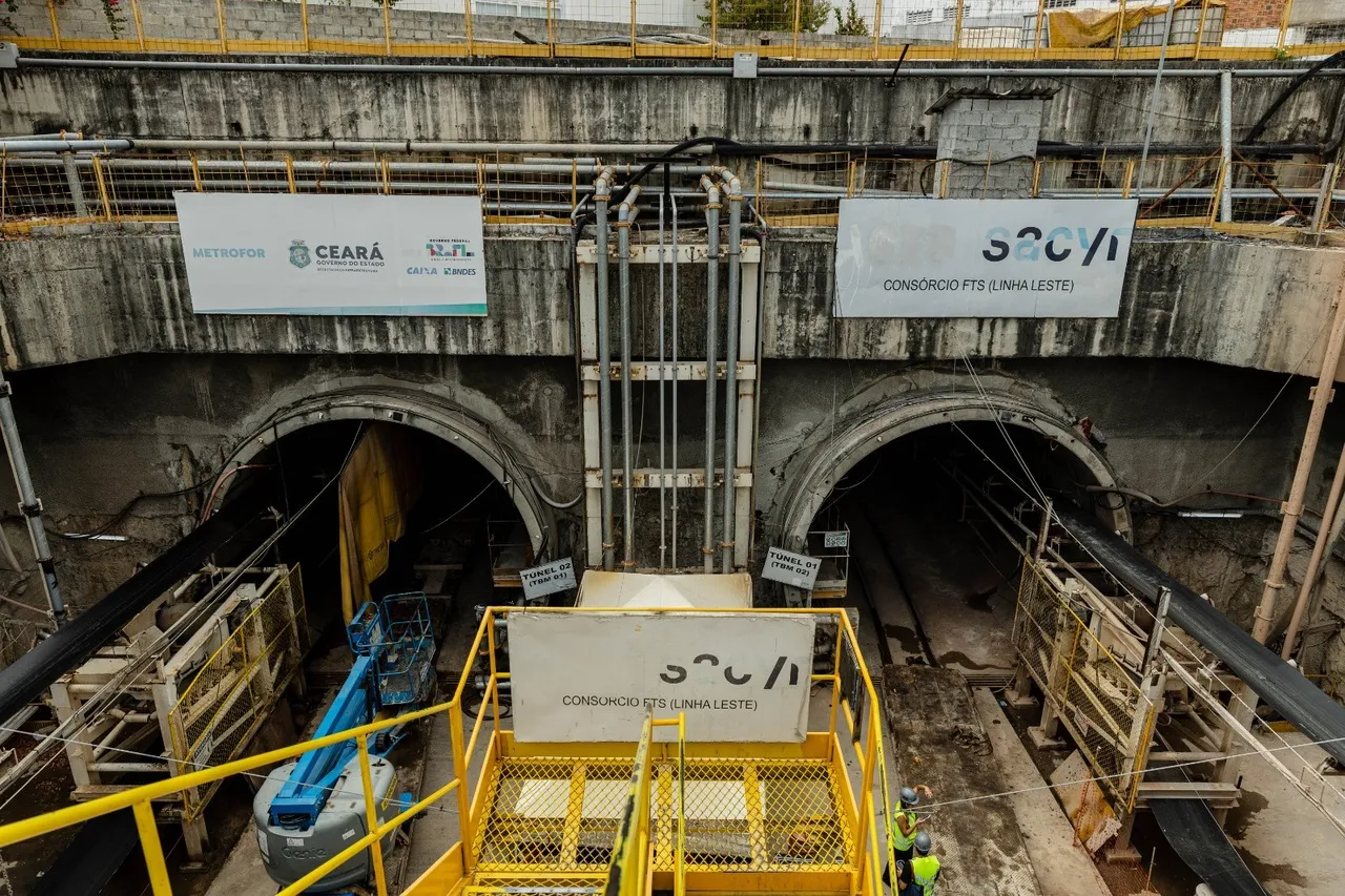 Canteiro de obras nas proximidades da estação Chico da Silva, no Centro.