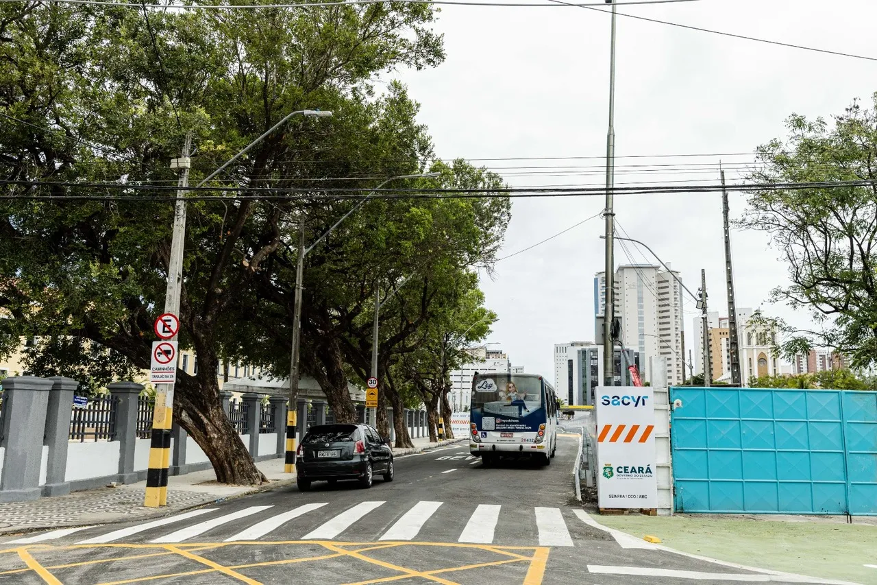 Avenida Santos Dumont foi reaberta para o trânsito após cerca de 12 anos.
