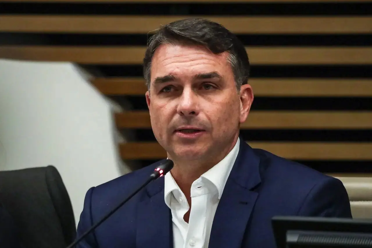 Imagem da notícia Entenda a polêmica envolvendo Flávio Bolsonaro e Nossa Senhora Aparecida
