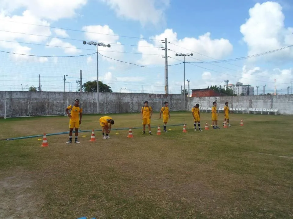 Sánchez durante treinamento na base do Alvinegro.