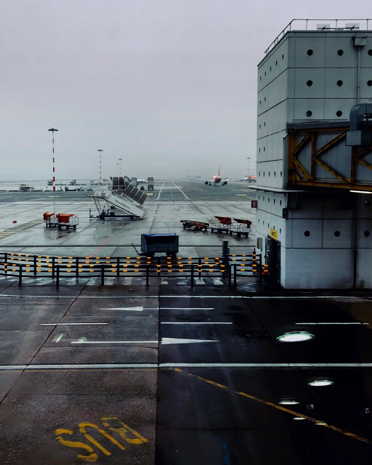 Imagem da notícia Aeroporto de Confins tem operações suspensas após problema na pista