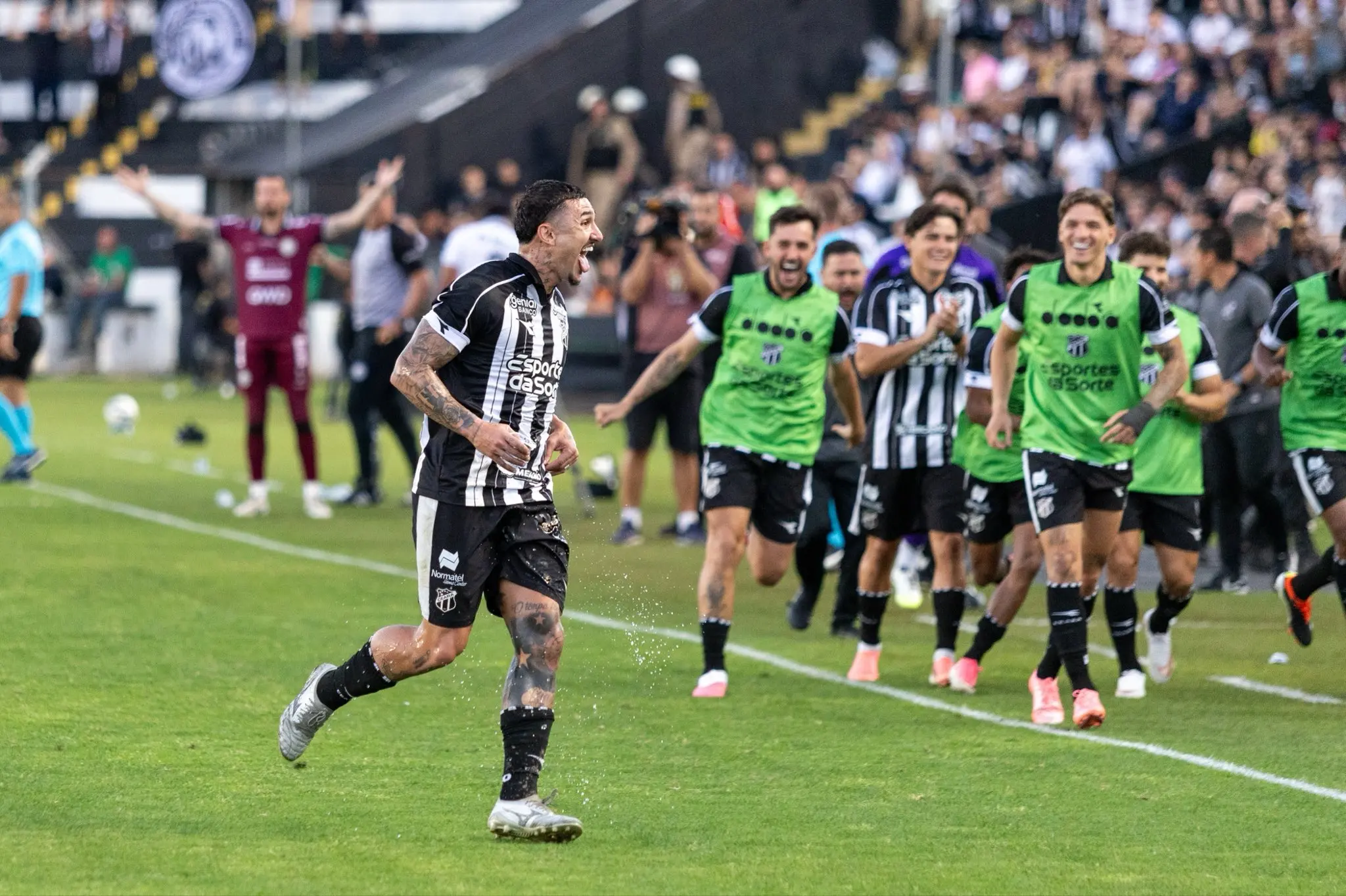 Imagem da notícia Após sofrer dois gols, Ceará arranca empate com Operário na Série B