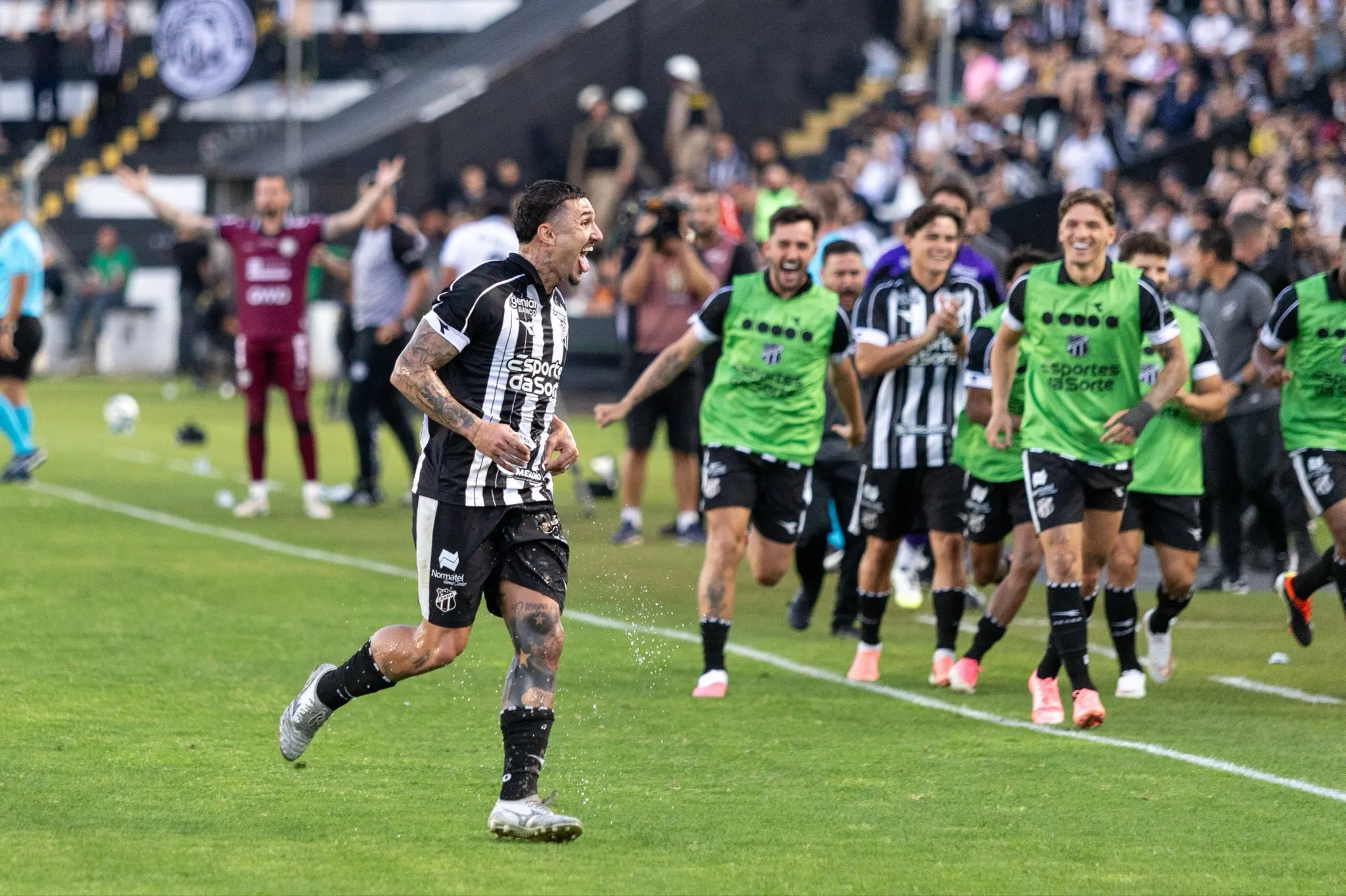 Vina marcou o gol do empate do Ceará contra o Operário-PR