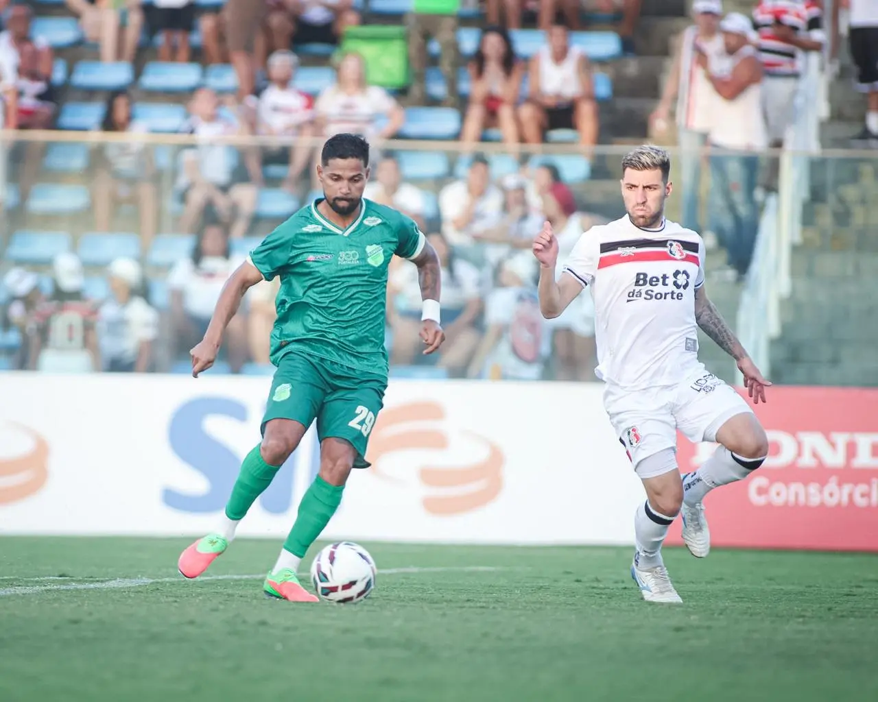 Imagem da notícia Floresta abre o placar, mas sofre empate do Santa Cruz no fim em luta pelo acesso na Série C
