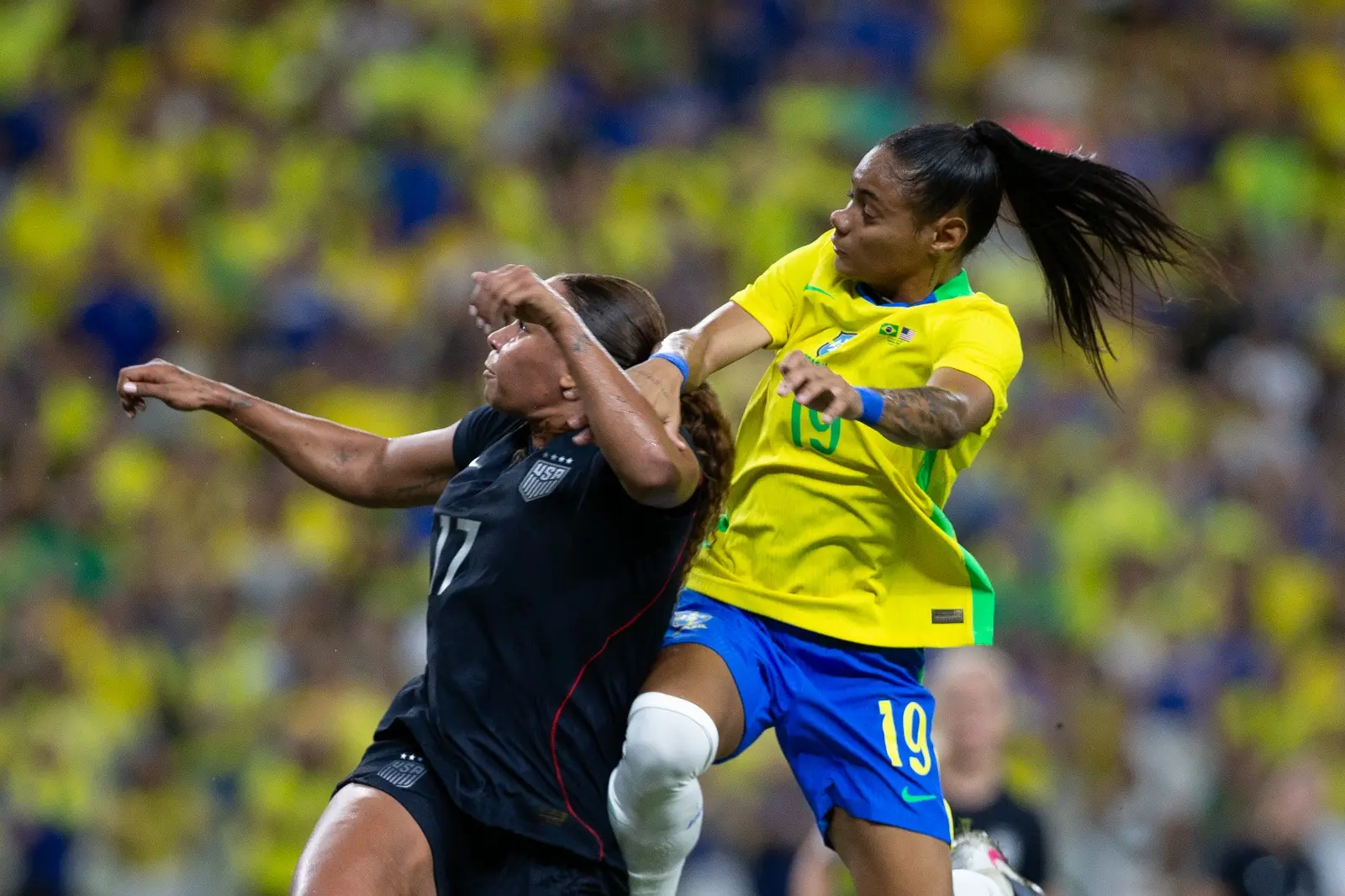 Imagem da notícia Lei do futebol feminino prevê equipes em clubes formadores e redução da desigualdade salarial