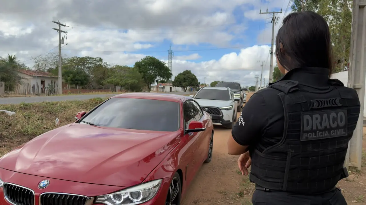 Imagem da notícia Ex-vice-prefeito e ex-vereador de Icapuí é preso em operação contra comércio ilegal de armas
