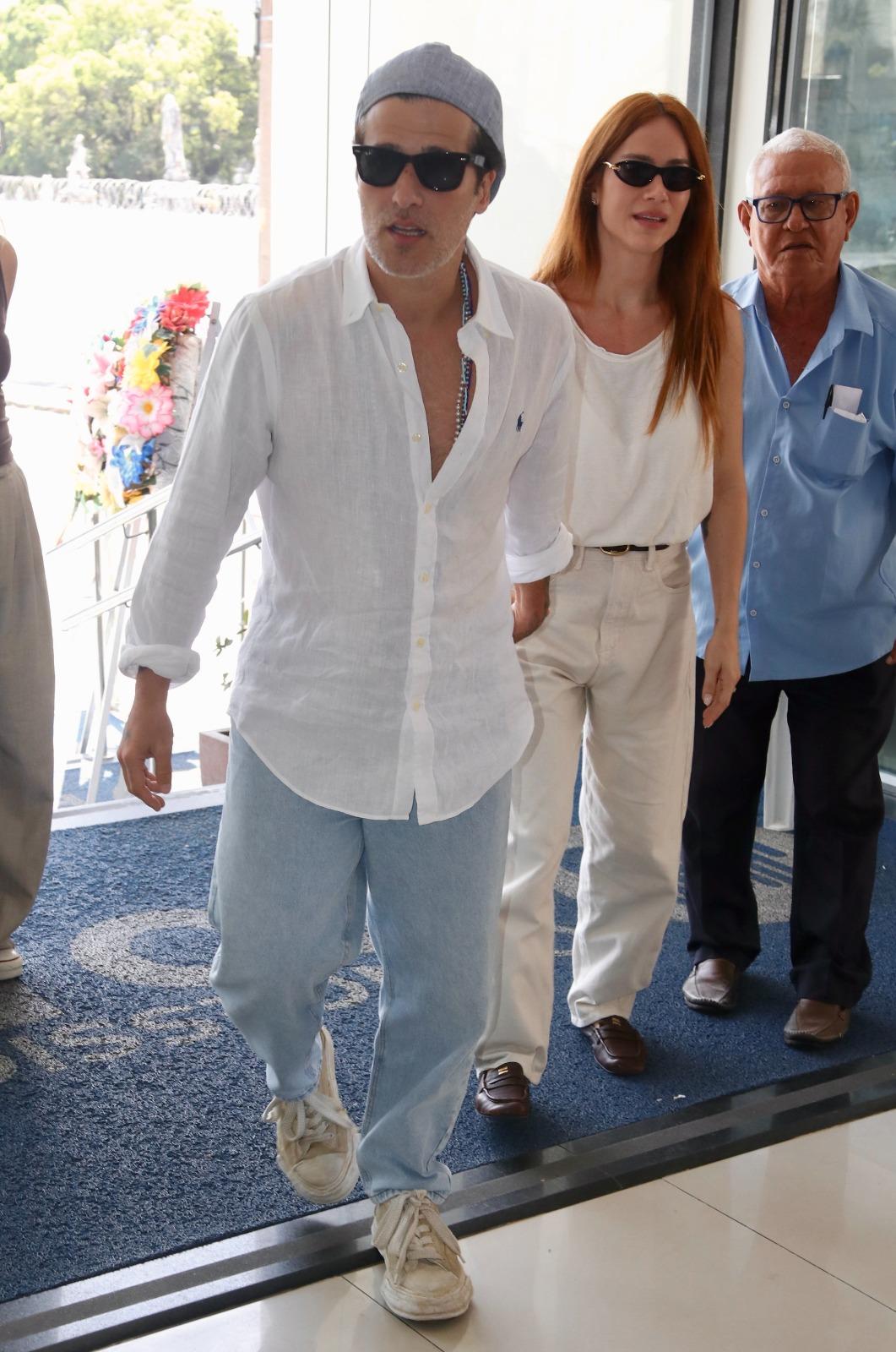 Imagem da notícia Família de Bruno Gagliasso chega a velório de pai do ator no RJ; veja fotos