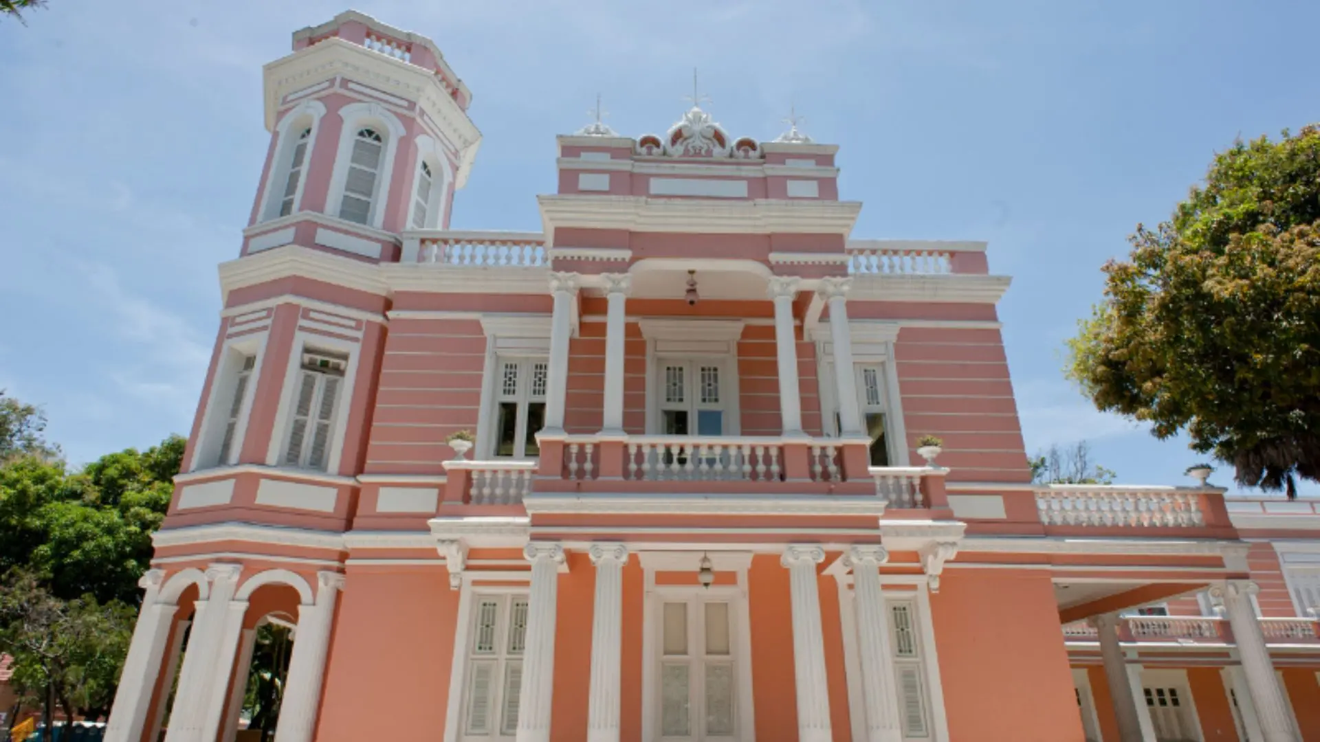 Imagem da notícia UFC terá cinco novos cursos de graduação a partir de 2027.1 em Fortaleza, Russas e Quixadá