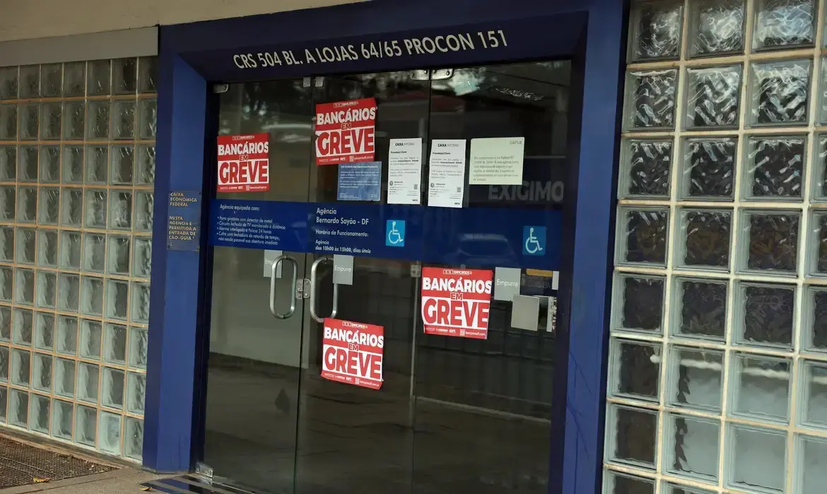 Imagem da notícia TST determina fim da greve da Caixa; agências reabrem nesta quarta (30)