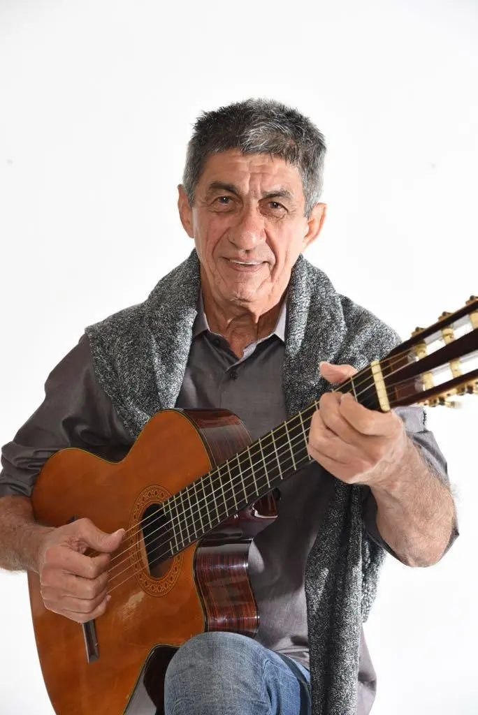 Artista apresenta novo show em alusão à chegada dos 77 anos de idade, celebrados no próximo dia 13.