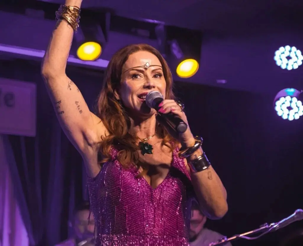Sambista faz duas apresentações na Caixa Cultural Fortaleza.