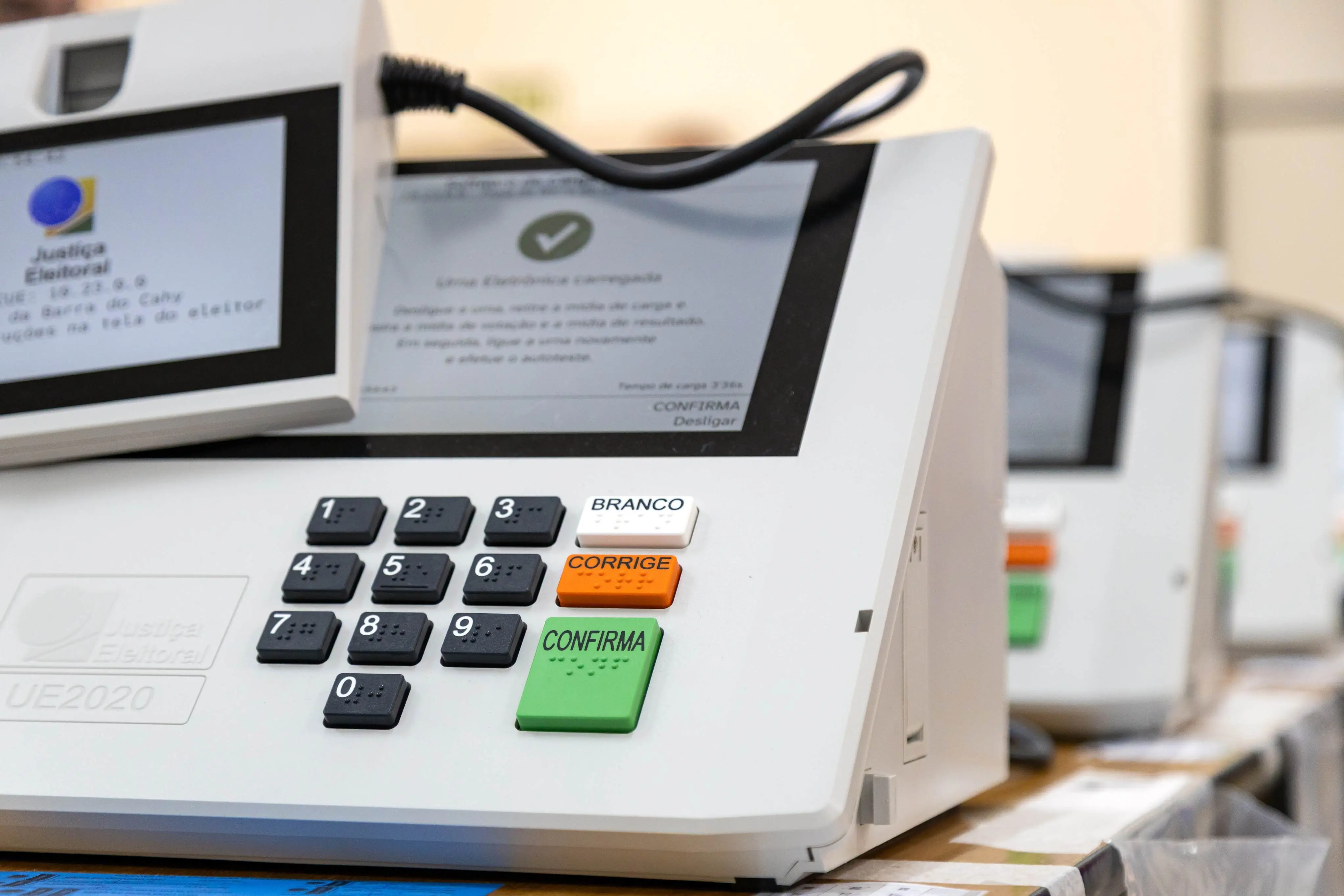 Imagem da notícia Suspeitos de compra de votos são presos com R$ 12 mil e anotações sobre eleitores em São Benedito