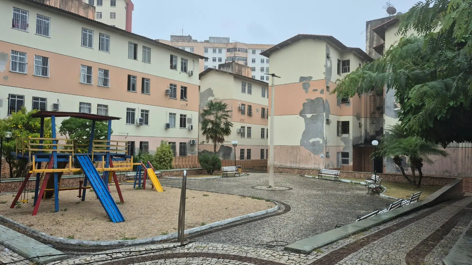 Imagem da notícia: Condomínio de 40 anos com ‘risco de colapso’ passará por obras de emergência em Fortaleza