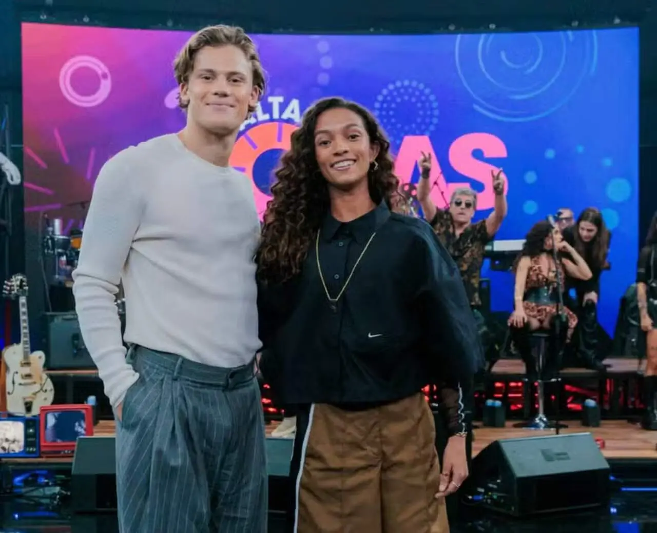 Imagem da notícia Altas Horas recebe os atletas Rayssa Leal e Lucas Pinheiro neste sábado (3)