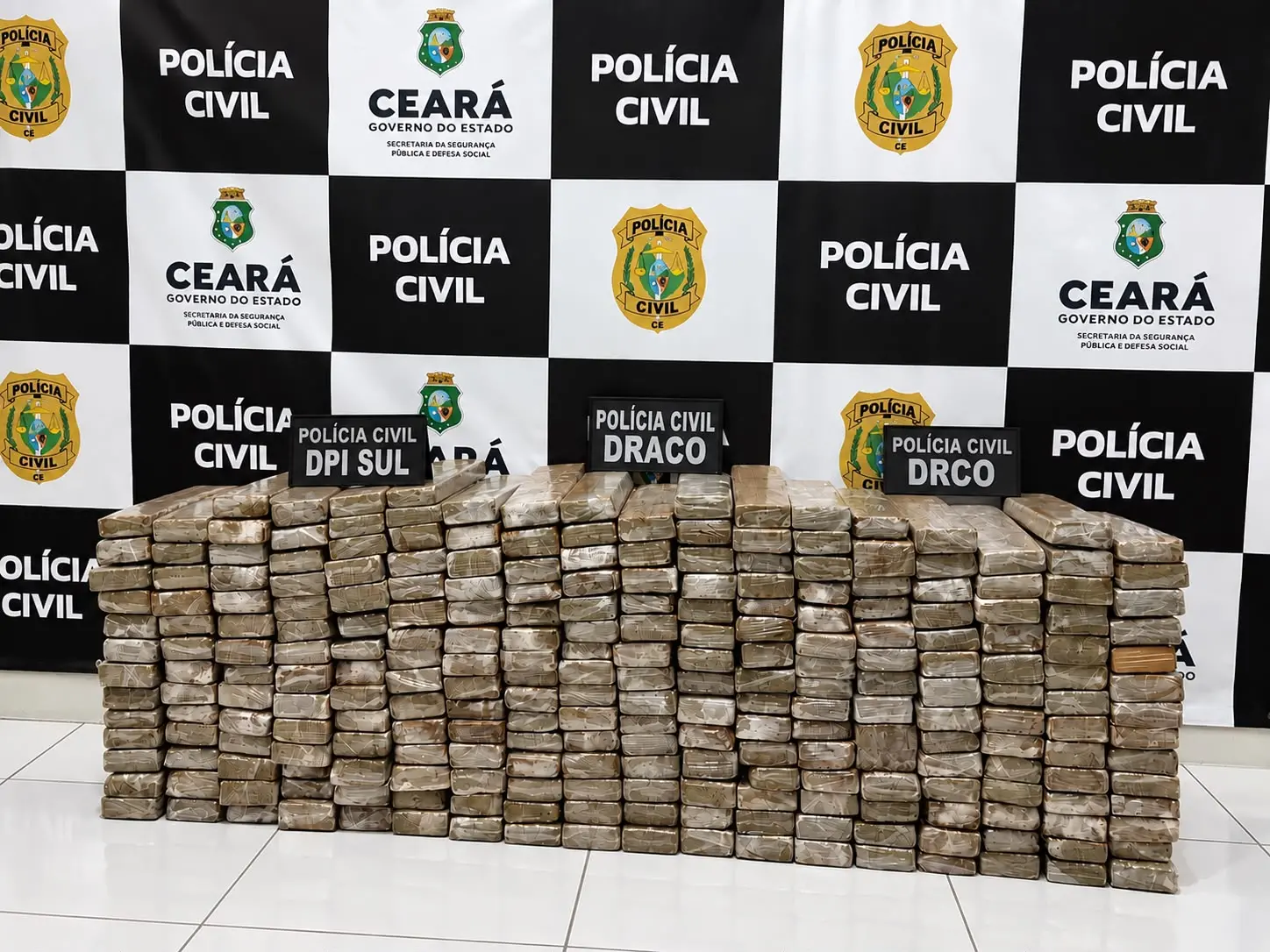 Imagem da notícia Homem é preso com 205 kg de maconha em rodovia estadual do Ceará 