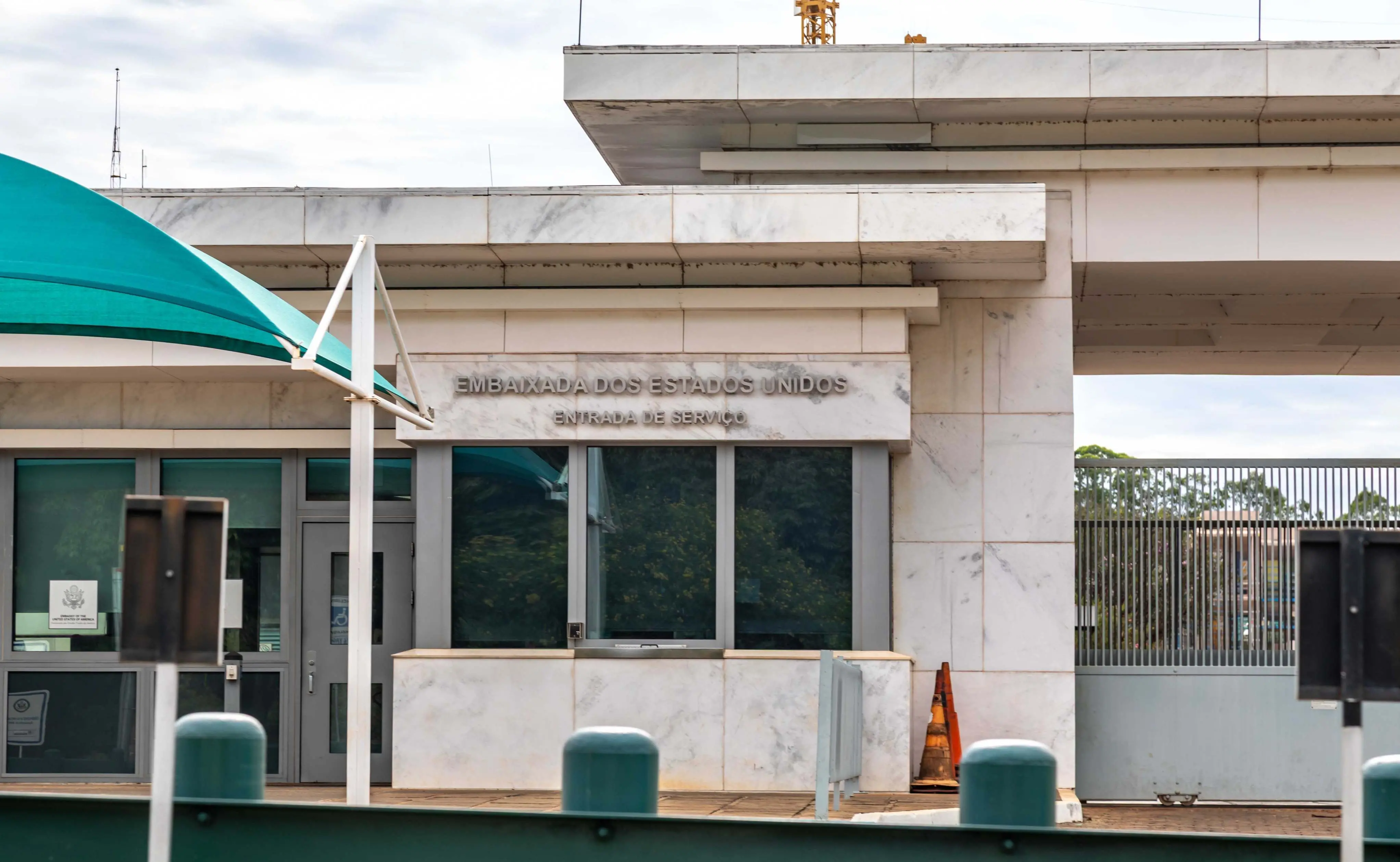 Imagem da notícia EUA e Austrália fecham embaixadas no Brasil por 'questões de segurança' às vésperas do 1º turno