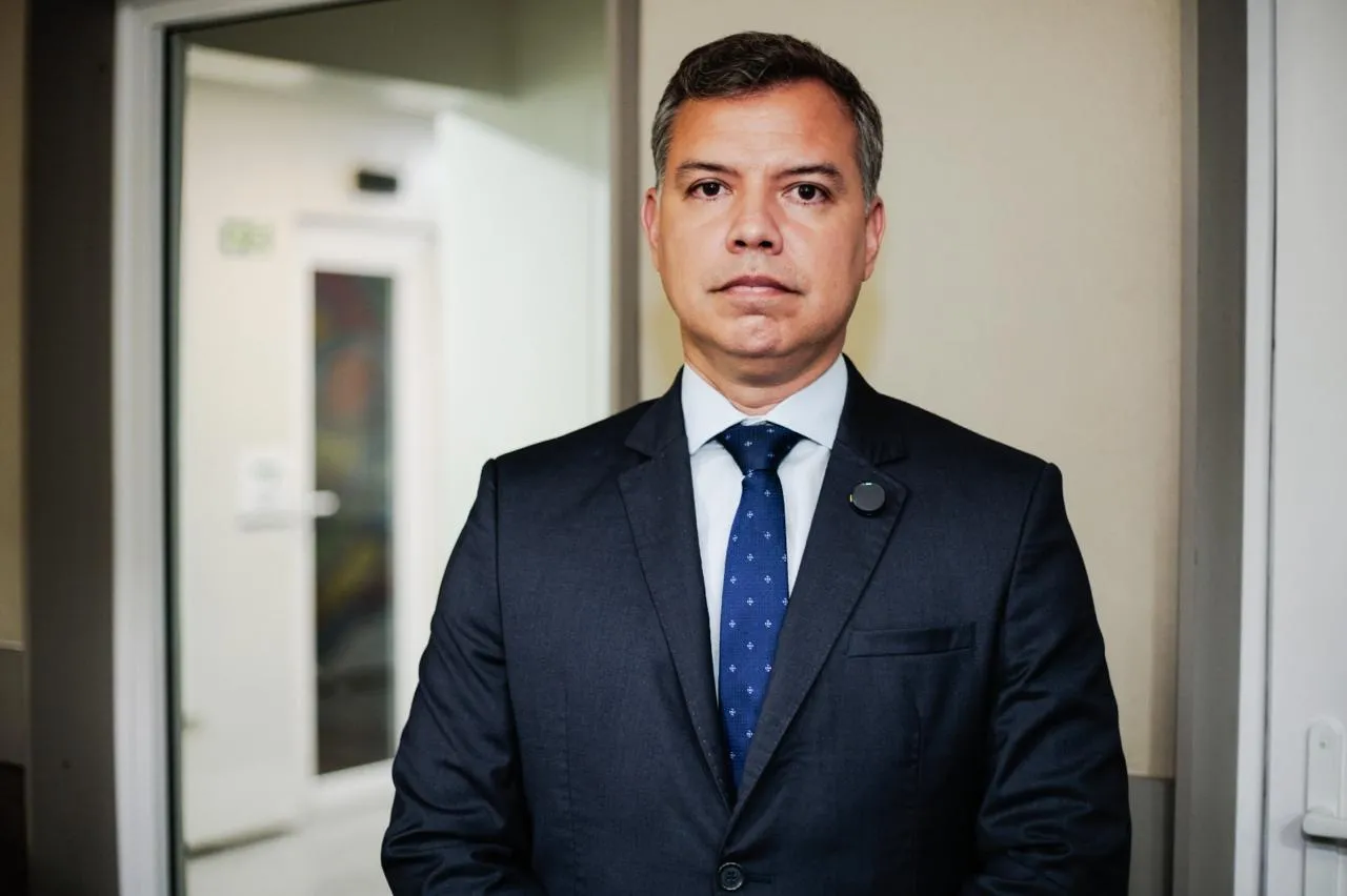 O promotor de Justiça Oscar Stefano será o primeiro entrevistado da temporada. Ele fará uma análise sobre a ascensão do crime organizado no Ceará.