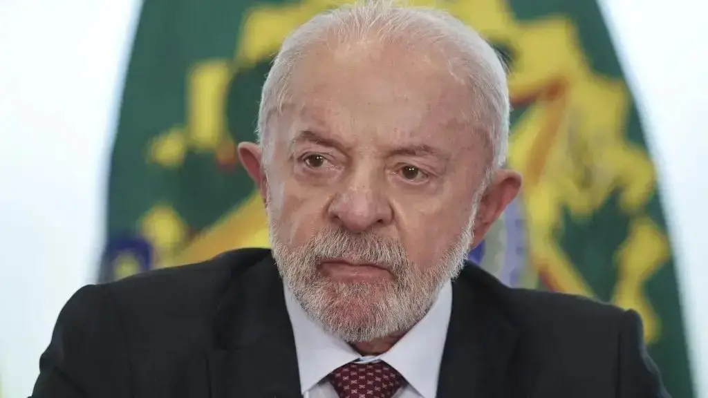 Imagem da notícia Lula repete pedido de votos dos eleitores 70+ e encerra ato no Rio