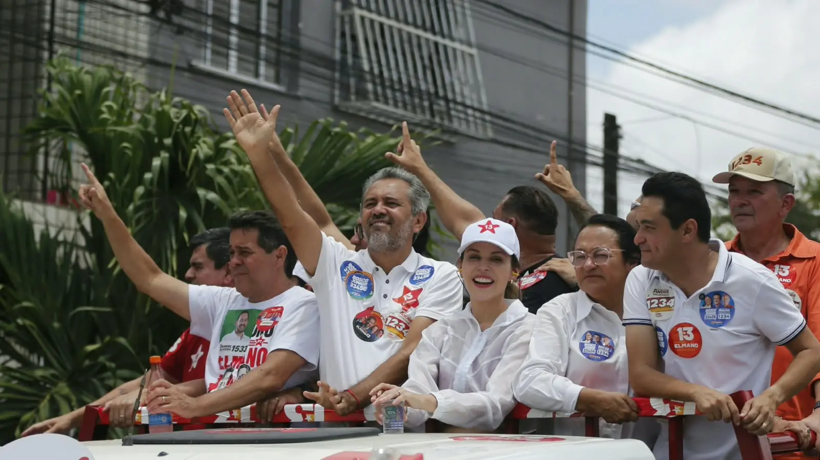 Imagem da notícia Elmano encerra campanha em Fortaleza e reforça promessa de fortalecimento das forças de segurança