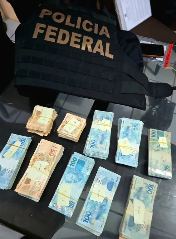 Imagem da notícia PF cumpre 19 mandados e apreende R$ 120 mil contra ilícitos eleitorais no Ceará