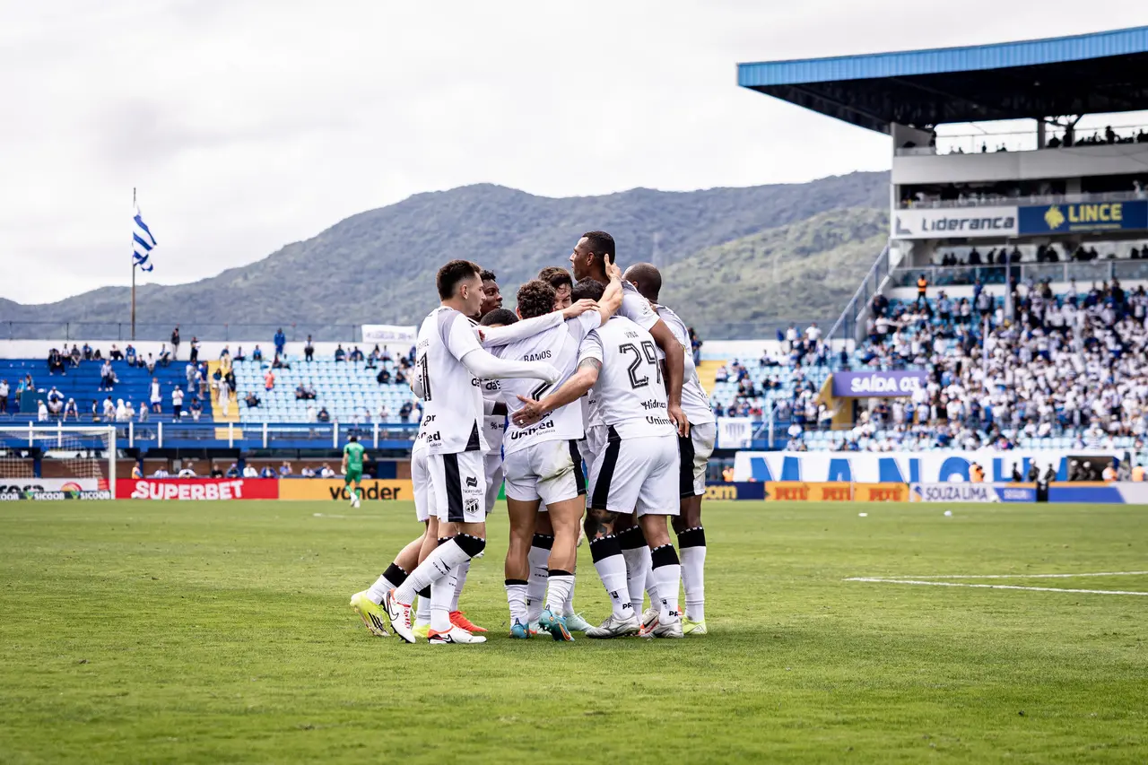 Imagem da notícia Com gol nos acréscimos, Ceará vence Avaí e abre 9 pontos para o Z4