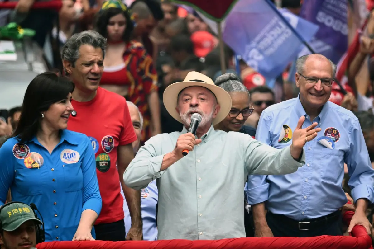Imagem da notícia Lula sobre caminhada: aqui está quem prendeu quadrilha da Previdência, criada por Bolsonaro