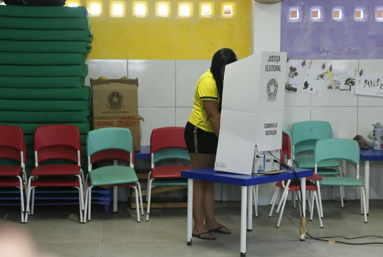 Imagem da notícia Locais de votação foram abertos e eleições 2026 começam em todo o País 