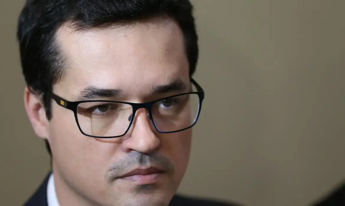 Imagem da notícia Nunes Marques suspende decisão que indeferiu candidatura de Deltan ao Senado