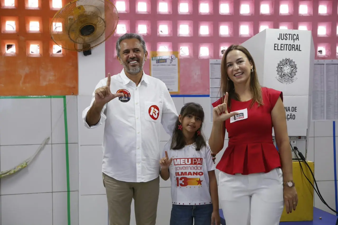 Imagem da notícia Governador Elmano de Freitas vota em Caucaia