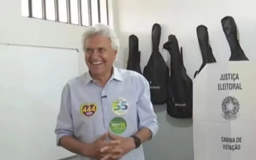 Imagem da notícia Ronaldo Caiado votou na manhã deste domingo (4) em Goiás