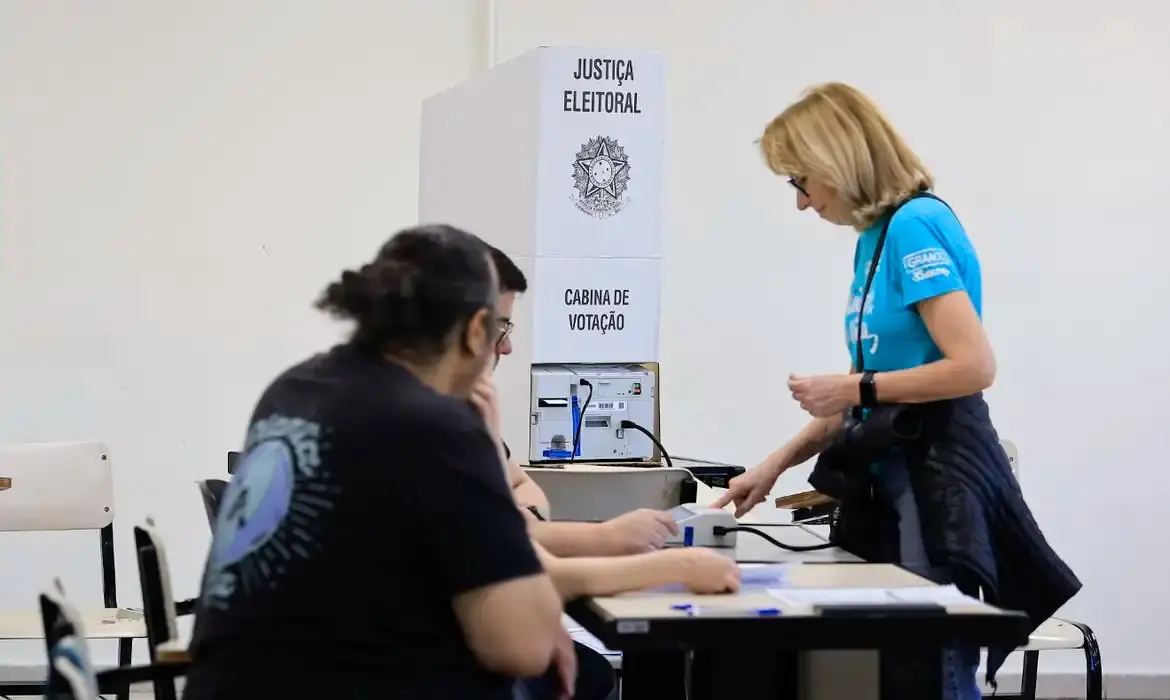 Imagem da notícia Quantos votos são necessários para um candidato vencer no 1° turno?