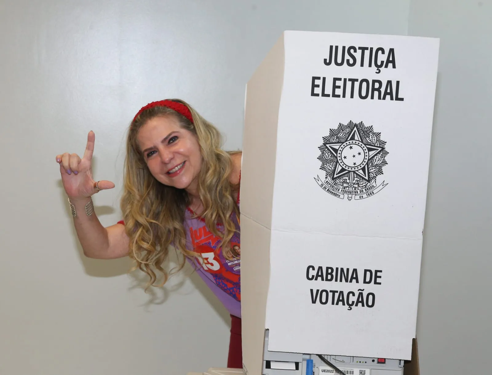 Candidata cumprimentou apoiadores e, durante coletiva, reforçou algumas propostas.