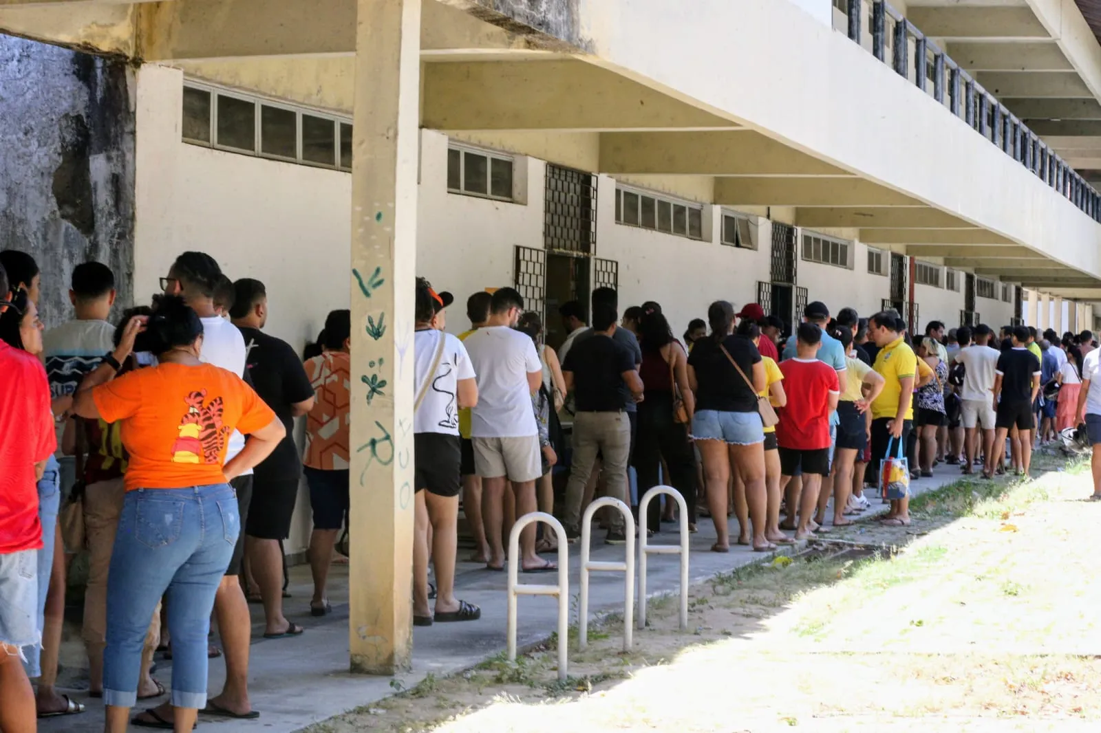 Na Universidade Estadual do Ceará (Uece), um dos maiores colégios eleitorais de Fortaleza, longas filas se formaram durante toda a manhã.