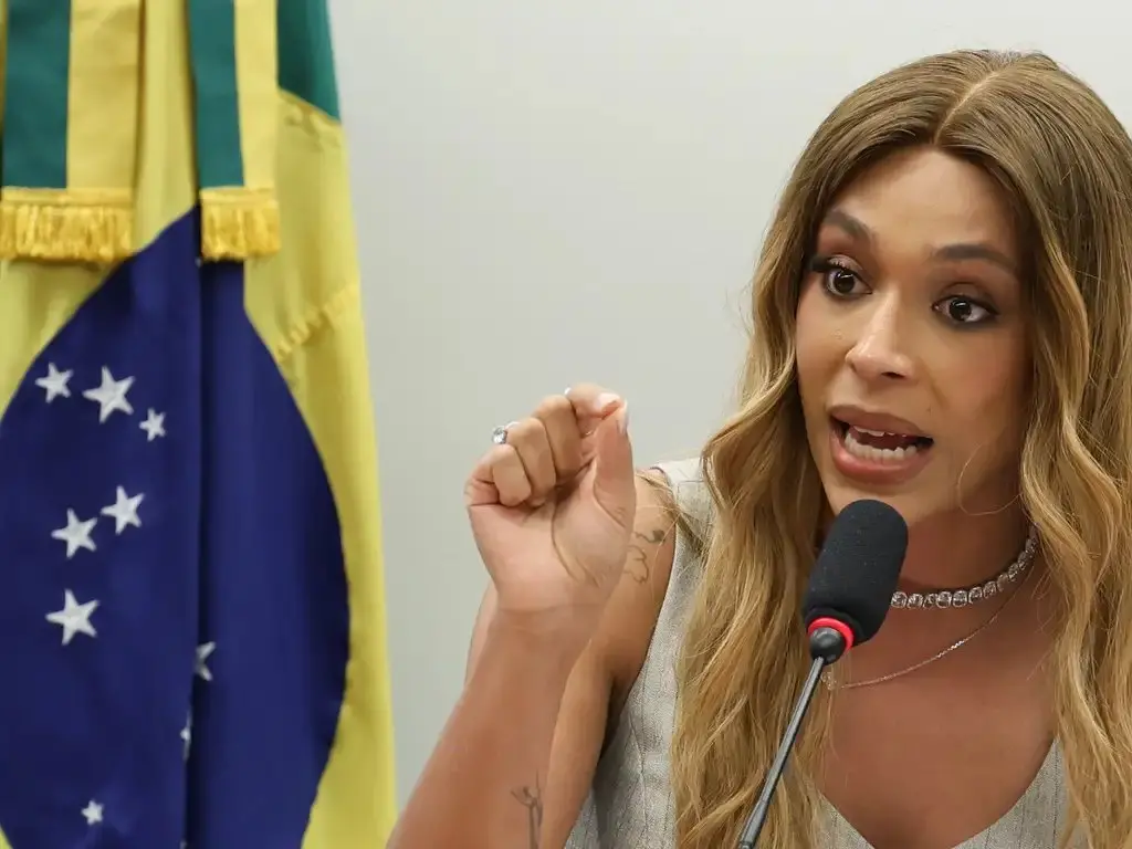 Imagem da notícia Erika Hilton recebe ameaça antes de voto no 1º turno das Eleições e reforça equipe de segurança