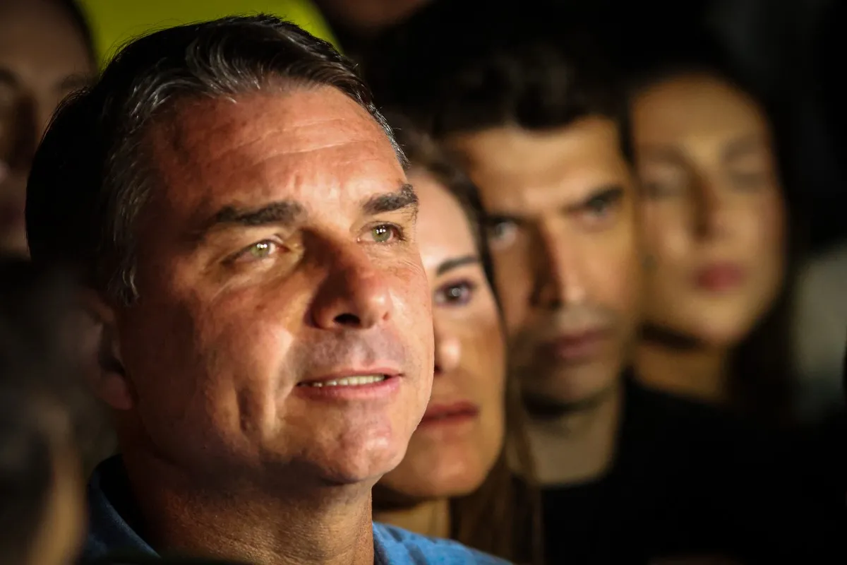 Flávio Bolsonaro (PL) chegou a 47,08% dos votos válidos no 1º turno das Eleições 2026.
