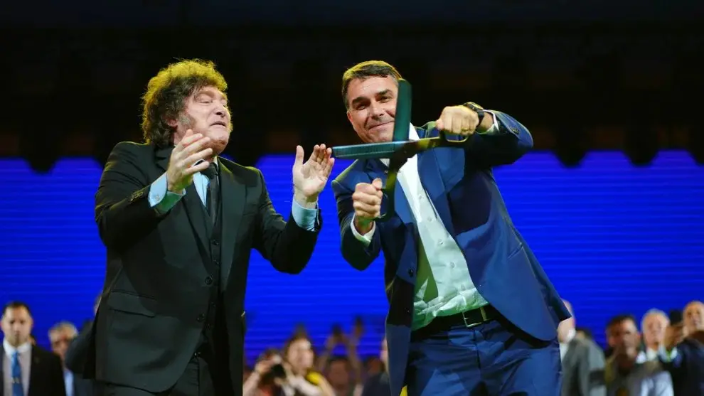 Imagem da notícia Javier Milei e Netanyahu parabenizam Flávio Bolsonaro por resultado no 1° turno