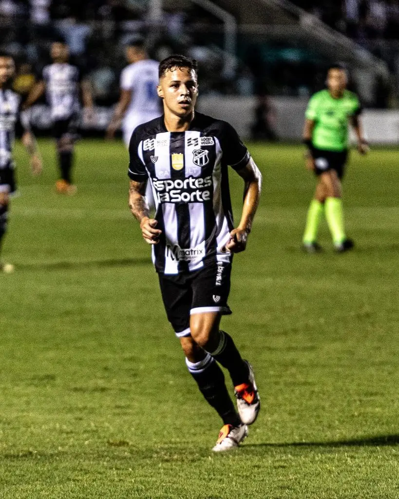 Imagem da notícia Lateral do Avaí acusa meia do Ceará de racismo; confira nota oficial dos clubes