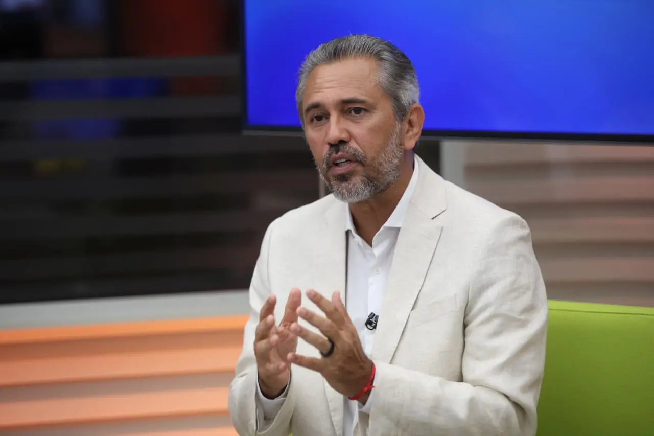 Imagem da notícia Após reeleição, Elmano cita 'Quadrante Seguro' como prioridade e antecipa estratégia pró-Lula no CE