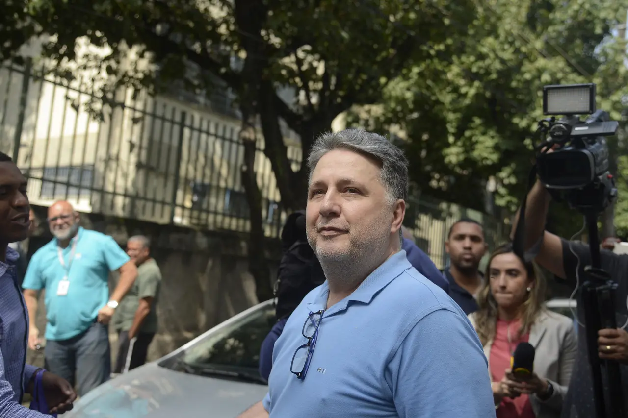 Imagem da notícia Garotinho desiste de recurso sobre candidatura no TSE e Douglas Ruas (PL) pode vencer 1º turno no RJ